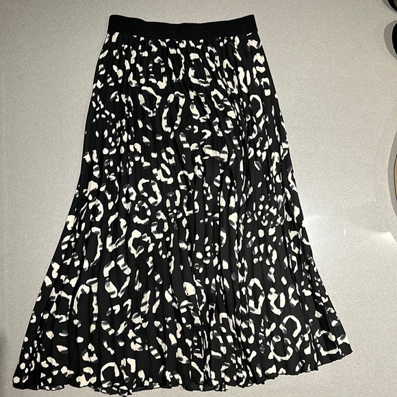 H&M Skirts Hm Pleated Midi Skirt Poshmark